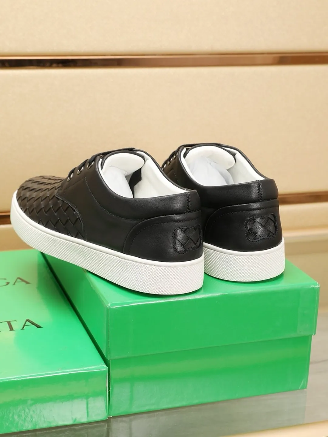 Men's Men's Shoes💰P 500💰【BV】Classic Casual Shoes🔍Winning the world's recognized top brand with details and creativity, the details highlight traditional hand stitching. The upper is made of original first-layer cowhide woven surface, and the cowhide lining is environmentally friendly. ♻️Does not fade. 💪Sole: Rubber original outsole specially provided by the original factory. ⚠Can be entered and exited at will. Welcome to compare. ⚠Number of sizes: 38-45 (customized in 45)